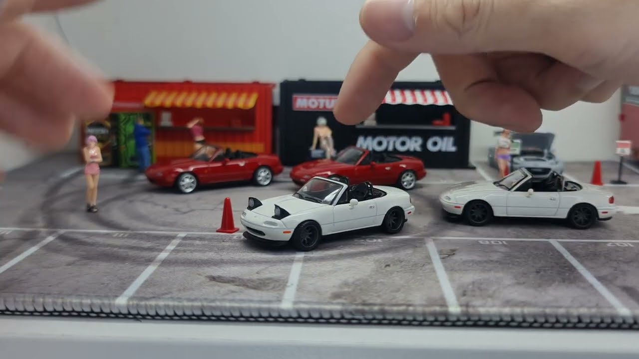 FirstLook Mini GT MIATA MX-5 Tune Classic White and Fred's Garage Club Taiwan Special