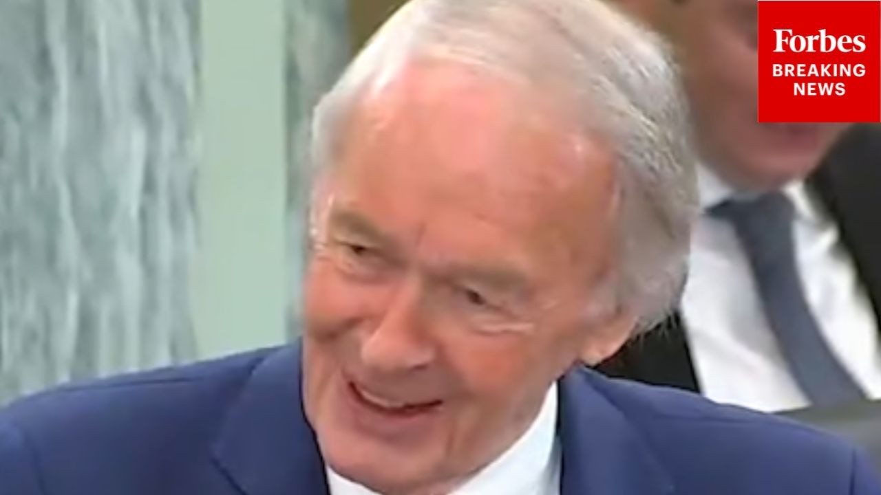'Entire Communities Are Becoming News Deserts': Markey Decries Shrinking Local Newsrooms