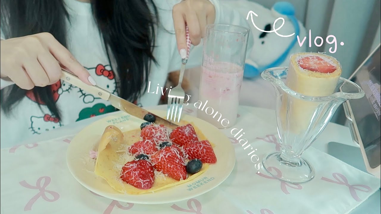 A Cozy Day at Home 🥞🍓｜Pancakes, Strawberry Milk & Dessert｜Living Alone Vlog