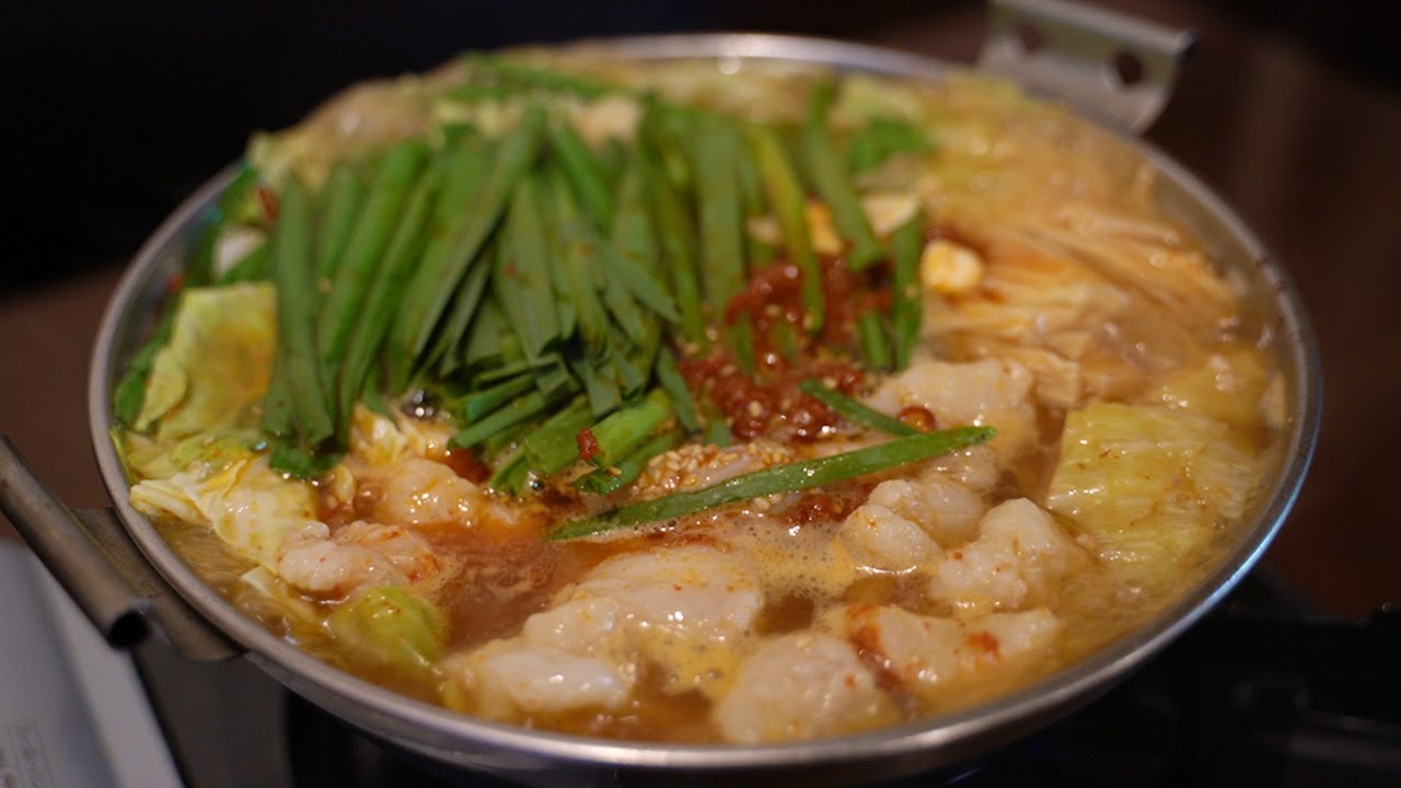 【プロが作る絶品もつ鍋】6時間以上かけて出汁をとった極上の鶏スープと国産和牛もつｌHow to make &ldquo;Motsunabe&rdquo;ｌJapanese Street Foodｌ