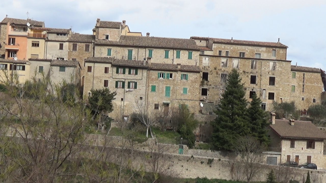 PICCOLO GRANDE BORGO    SERRA SAN QUIRICO