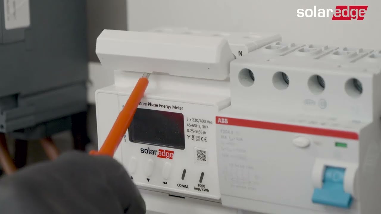Installing the SolarEdge Home Inline Meter| International
