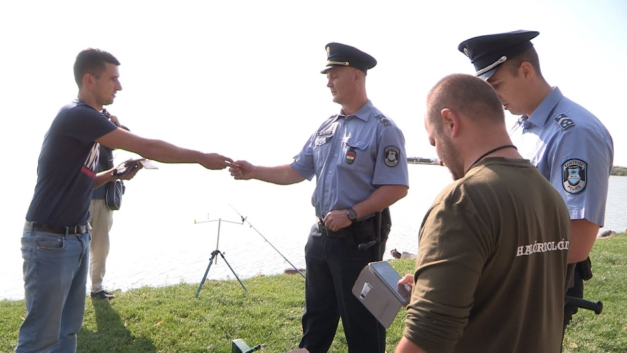 A horgászokat ellenőrzik a rendőrök