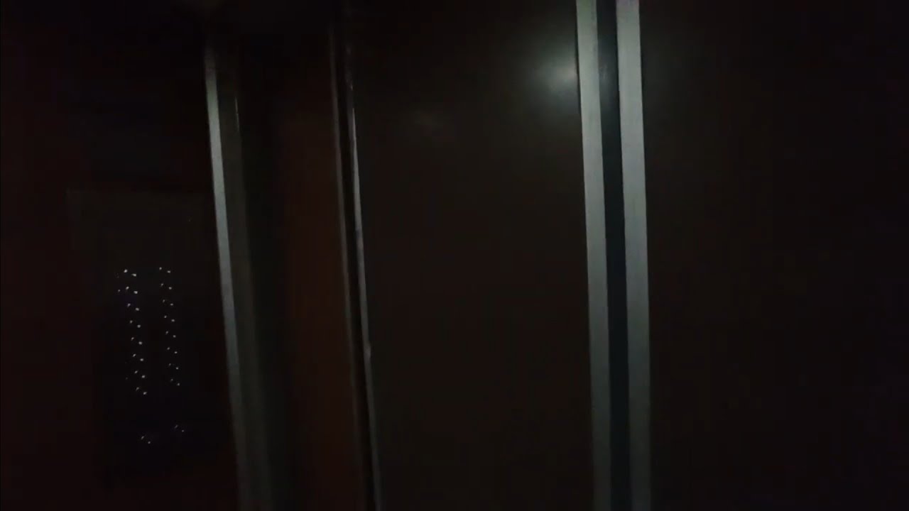 Лифты КМЗ 1987 г.в.  Q=320, 500 кг V=1м/с (Северная 72 подъезд 2)