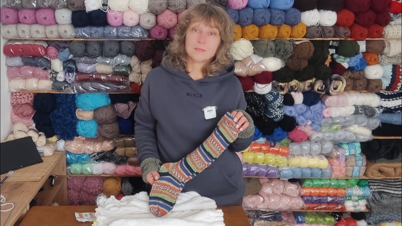 I finished knitting the sweater and am putting it together. / My walk / pictures.