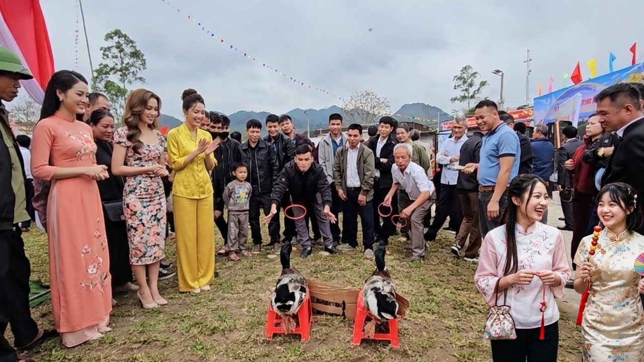 HỘI HÁNG VÍ GÁI XINH BẤT NGỜ VỚI TRÒ CHƠI NÉM VÒNG ĐẦU VỊT 20K ĐƯỢC 5OK KHÁCH VÂY KÍN CHƠI