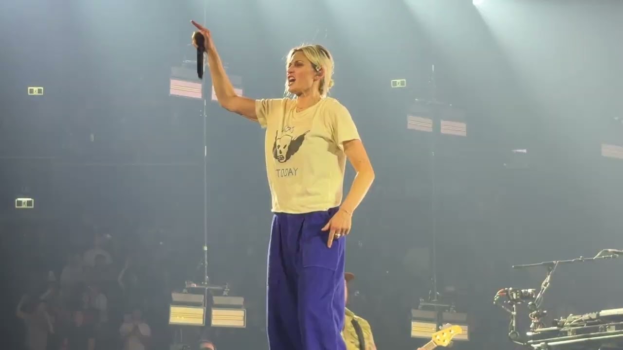 Linkin Park, “Faint”, live at Qudos Arena, Sydney on 14 March 2026