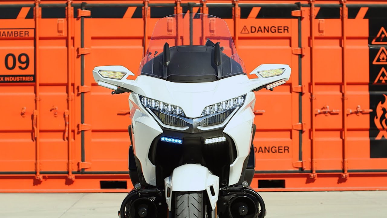 Feniex Install // 2020 Honda Goldwing