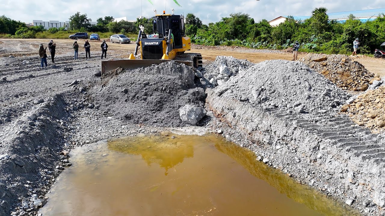 Exquisite Surface In Lake Was Filling Stone, Equipped Bulldozer, Truck Transport Stone to Great Lake