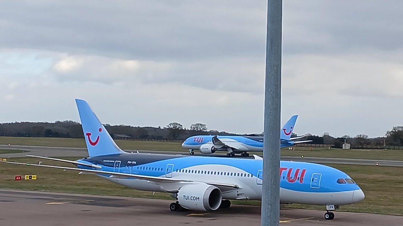 TUI Airways Boeing 787-8 Dreamliner Planespotting Compilation at London Luton Airport