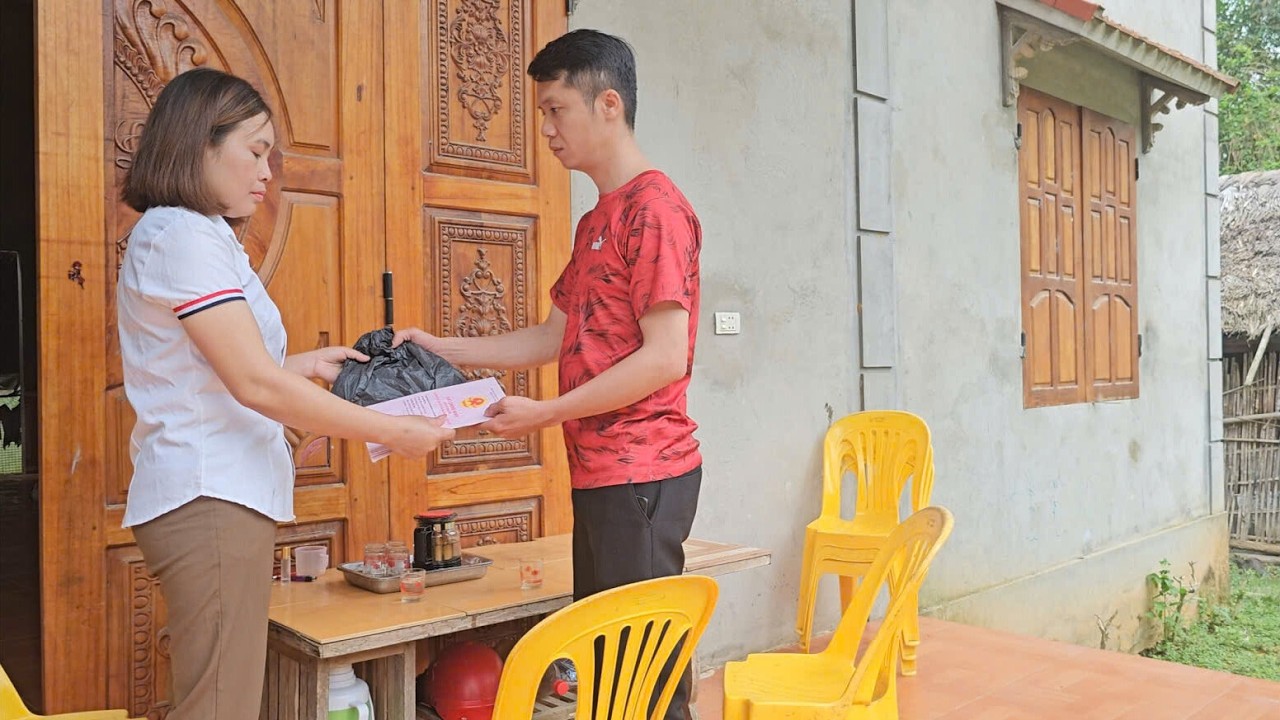 &ldquo;Nhượng buys a house for Uy&ecirc;n with Vĩnh&rsquo;s money. Uy&ecirc;n sells the house to treat her father.&rdquo;