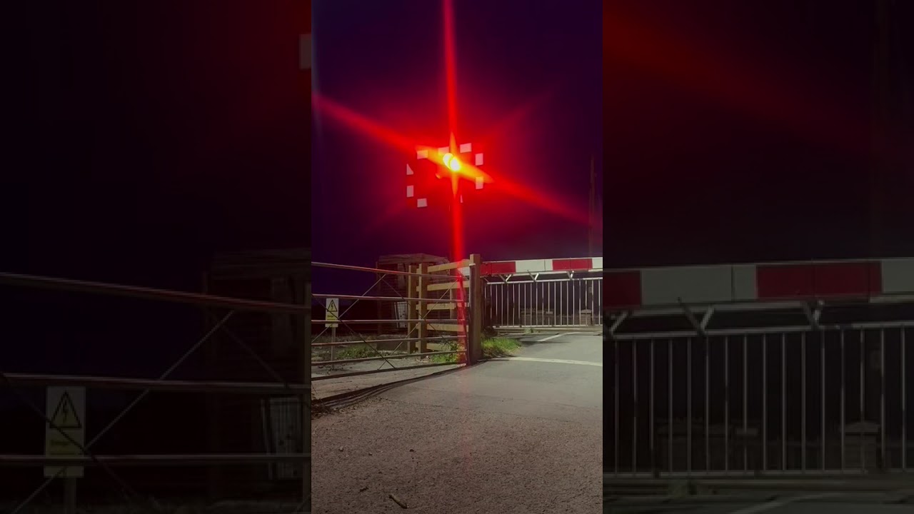 Huish Level Crossing Weston #train #railway 