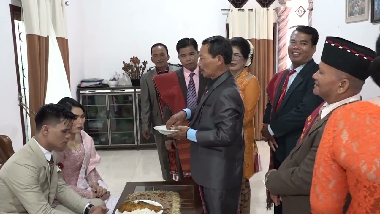 Video PERNIKAHAN RAMSIUS TAMBUNAN & MARSINTA ULI BR,SIAGIAN : Resepsi & adat
