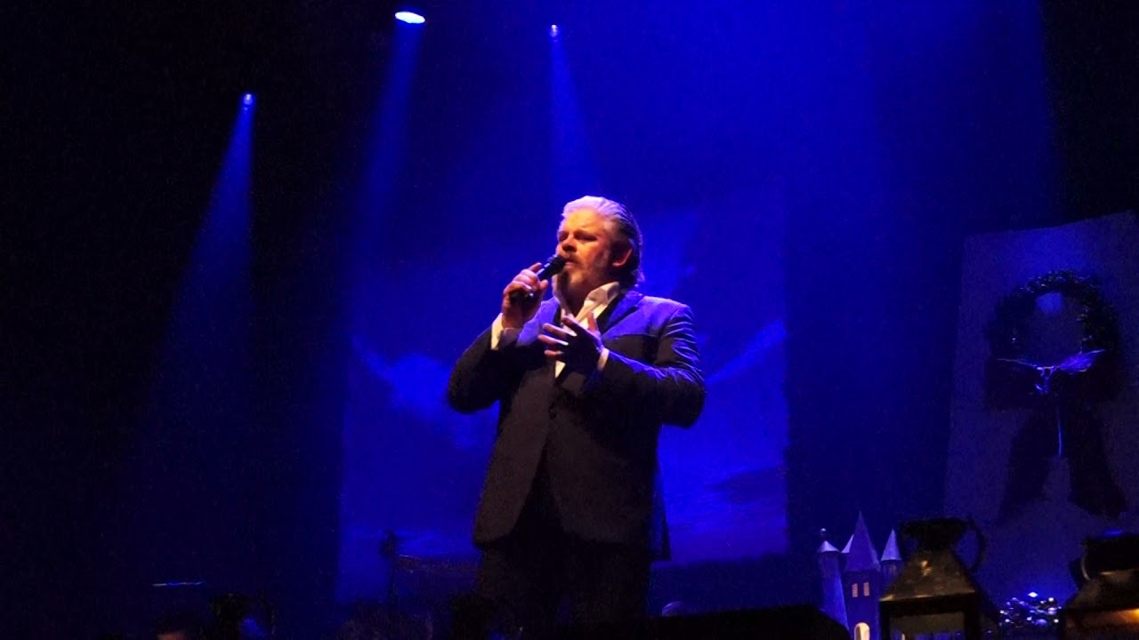 Stig Rossen synger AT TÆNDE LYS I MØRKET  (Olinerne)