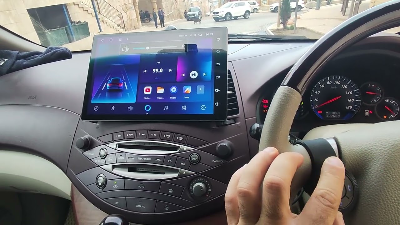 установка магнитолы Mitsubishi Grandis с камерой заднего хода