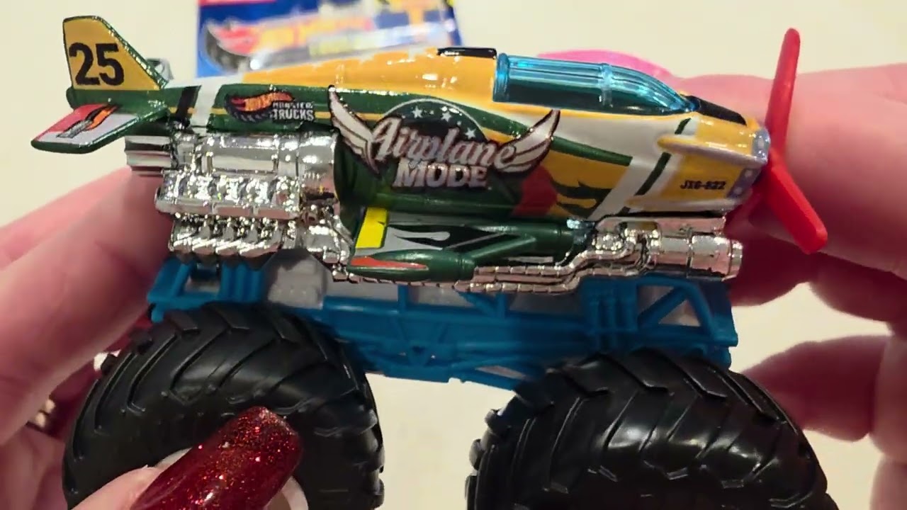 Распаковка и демонстрация набора Hot Wheels Monster Trucks Airplane Mode: покажи, поиграй и расск...