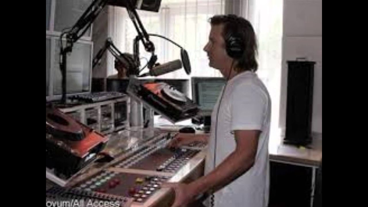 Yes it is - Caroline - Here, there and everywhere. Live acoustically performed by &lsquo;FlashBack&rsquo;.