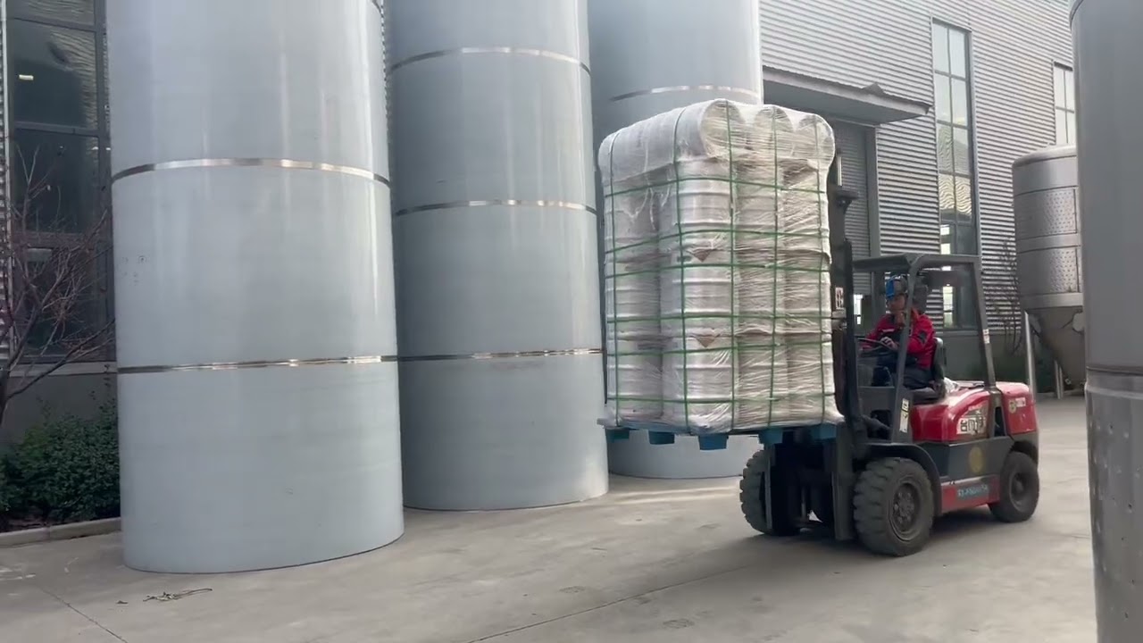 #bigtanks #loadingcontainers #beerkegs #sskegs Edward@cassmanbrew.com www.cassmanbrew.com