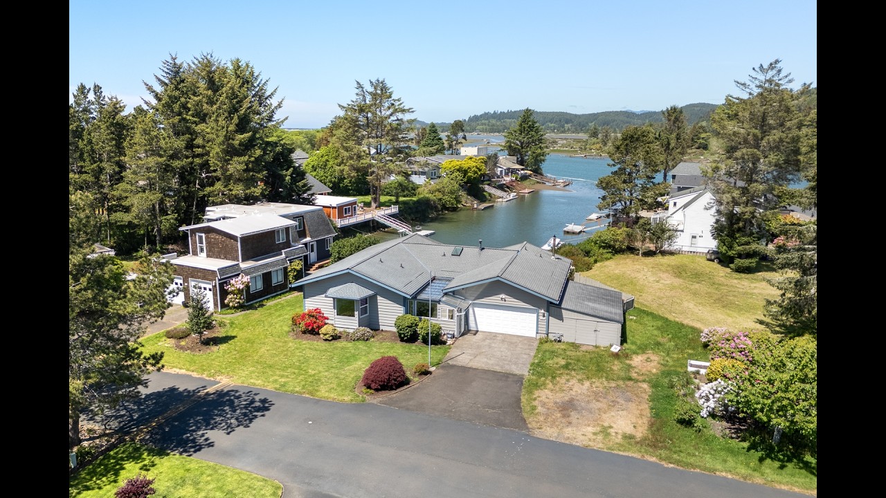 Waterfront Home in Gleneden Beach, Oregon 🌊 | 9215 Trout Place