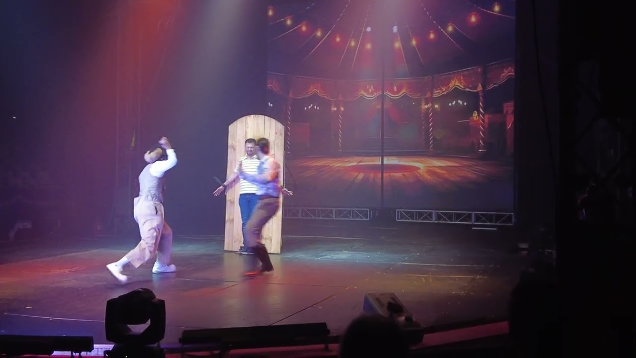 07a Knife-throwing act with Pablo the clown-The Great British Circus in Desa Park City (24 Dec 2024)