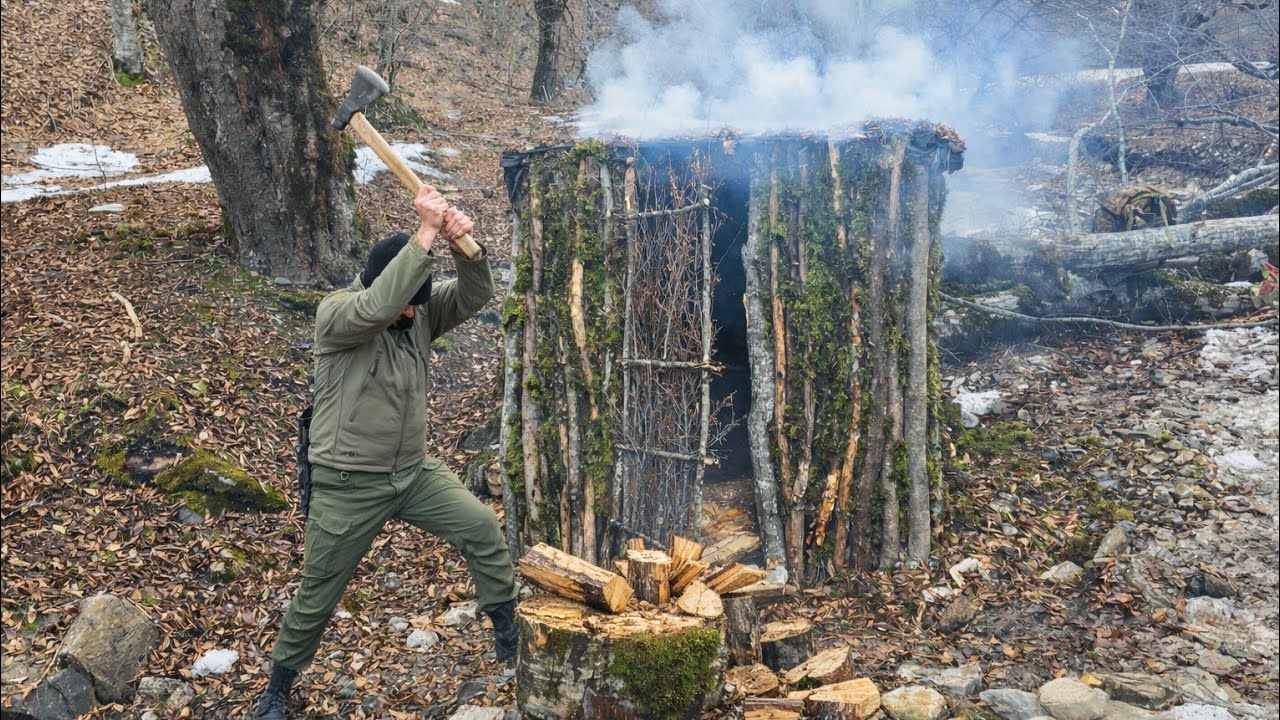 Winter Survival: Building a Wooden Shelter & Cooking Chicken in a Stone Stove ❄️🔥