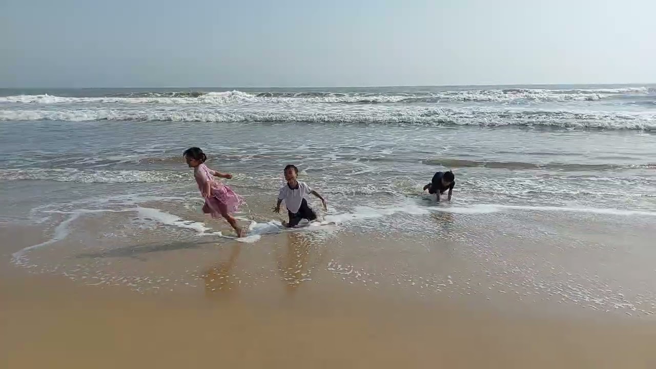 Baby go to beach with family p2