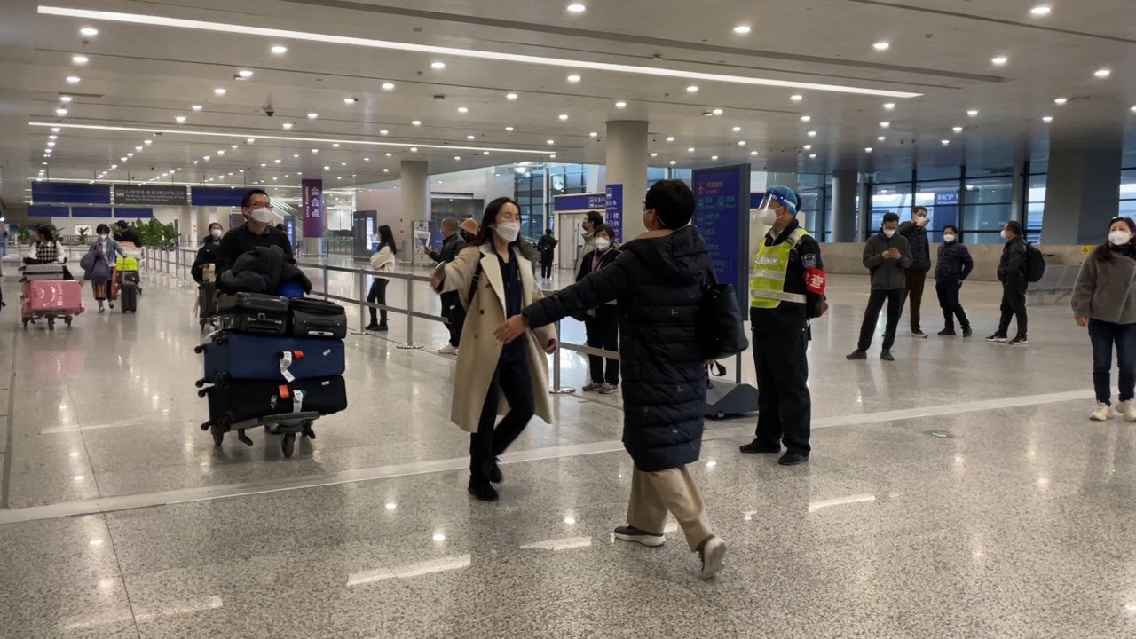 上海浦东机场迎来首批免隔离入境旅客