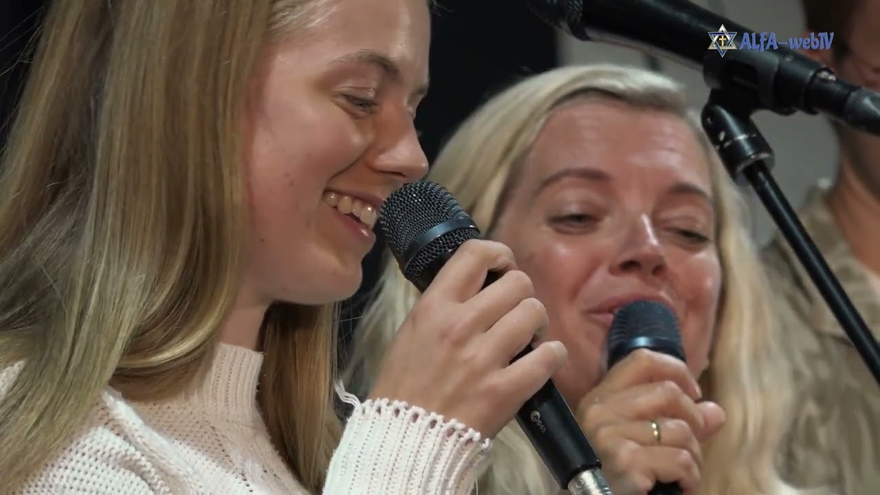 (1219) Brautaset:  De kommer fra &oslash;st og vest