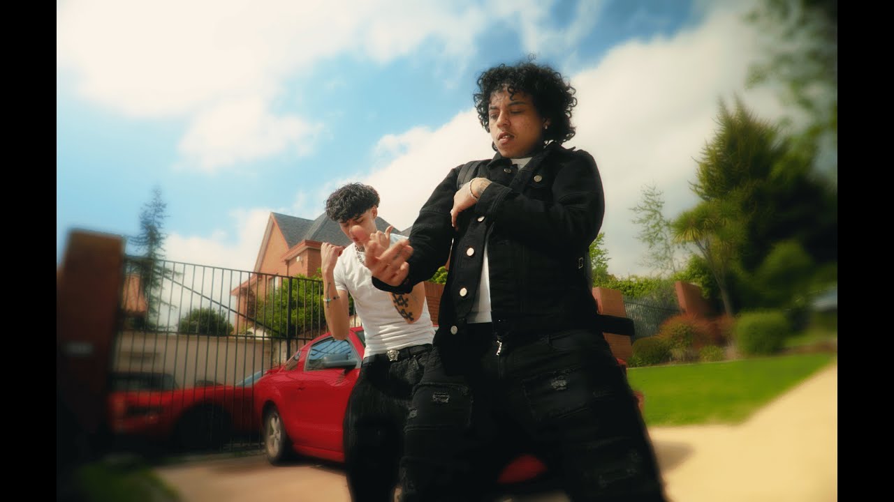 Ele Ekis, @kuroh977  - SUPERSAYASKII (Video Oficial)
