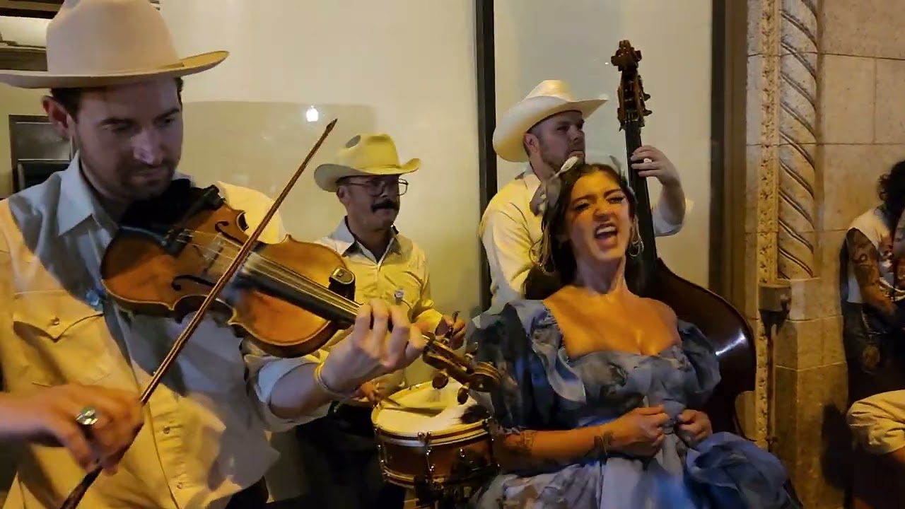 Sierra Ferrell finishes her show outside on the sidewalk!!!