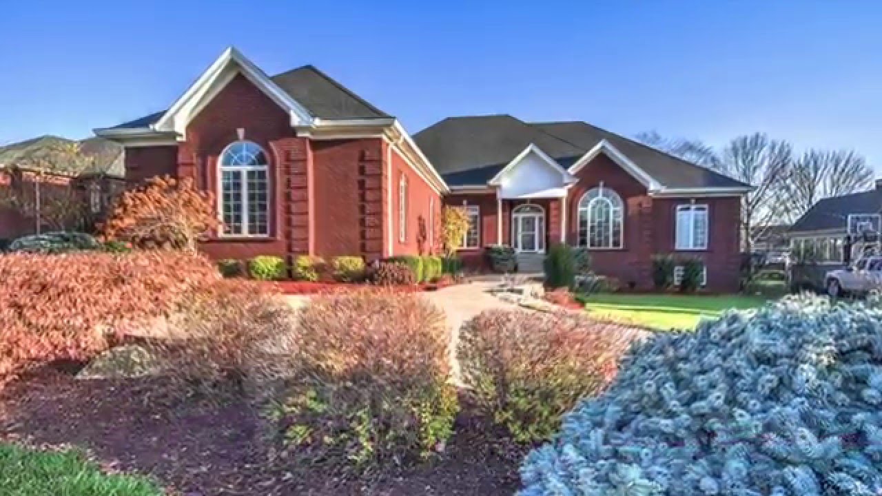 Louisville Area Home For Sale | 1207 Isleworth Dr, Louisville, KY 40245