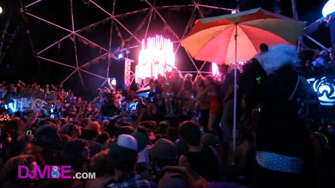 BASSNECTAR ABSOLUTELY MURDERS IT!! SHAMBHALA 2010
