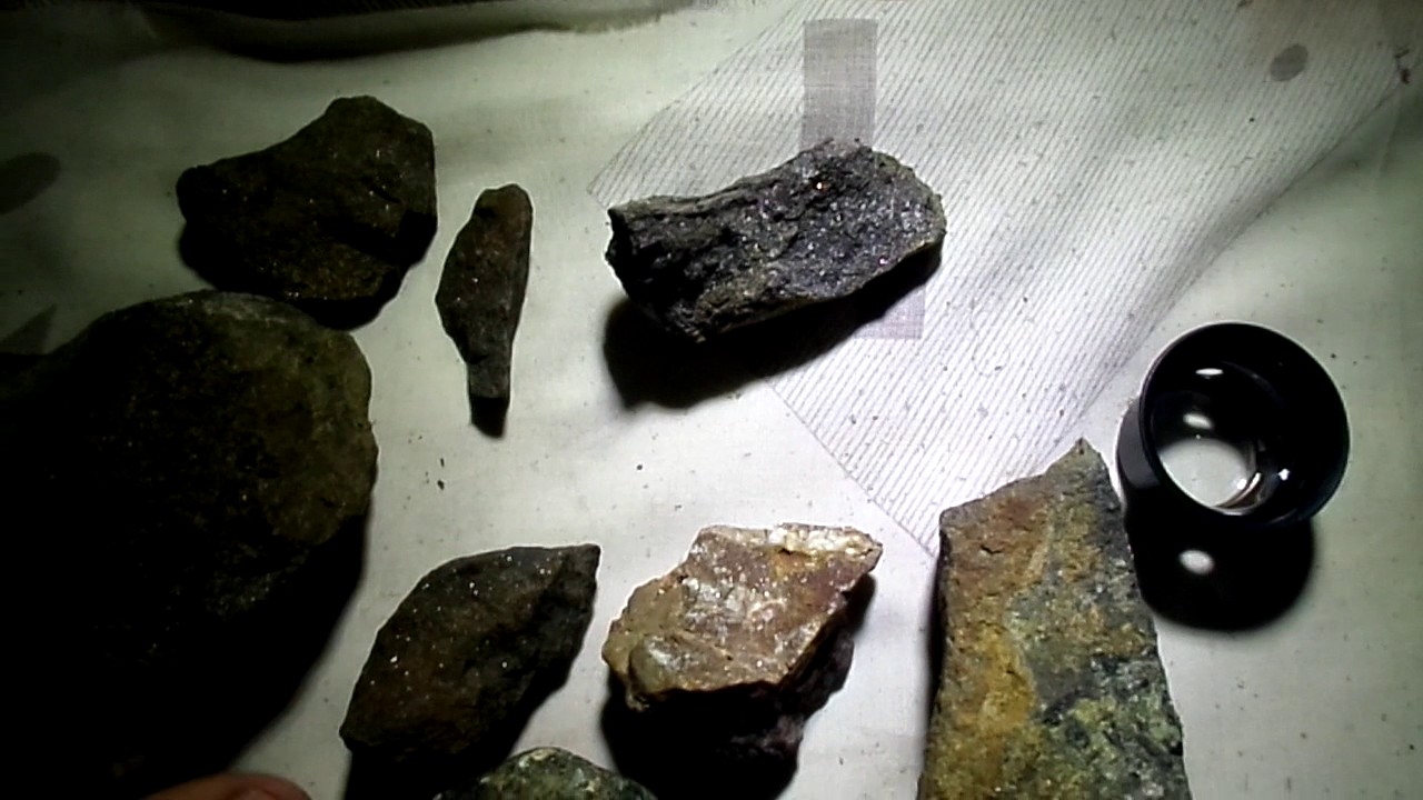 rocas negras  con microdiamantes