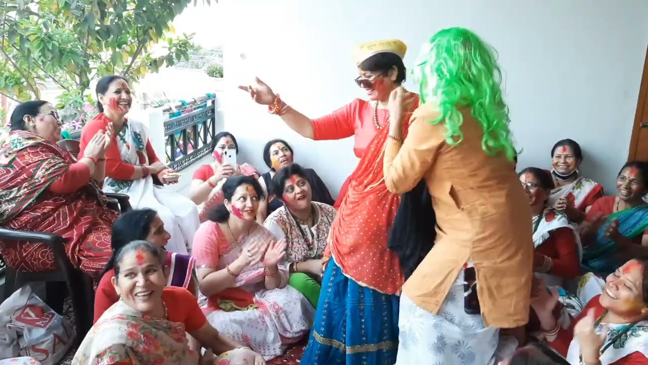 होलिया में उड़ रे गुलाल