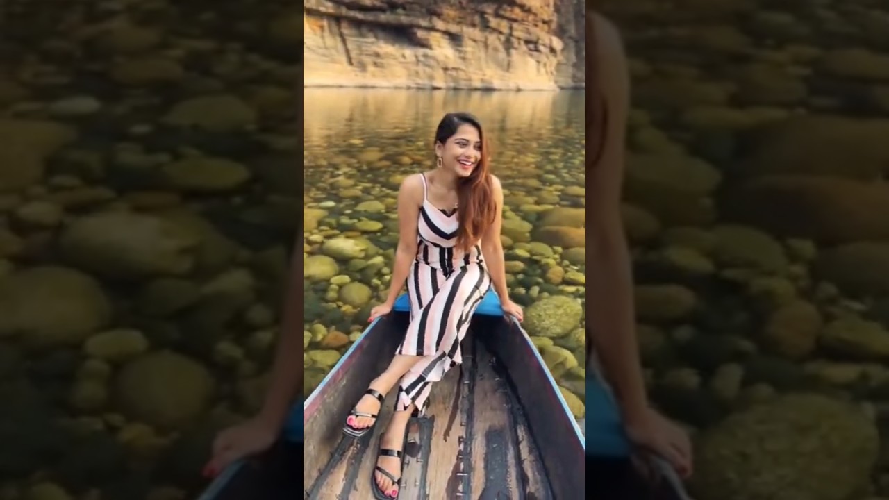 India’s transparent river Umngot river in Dawki.. 