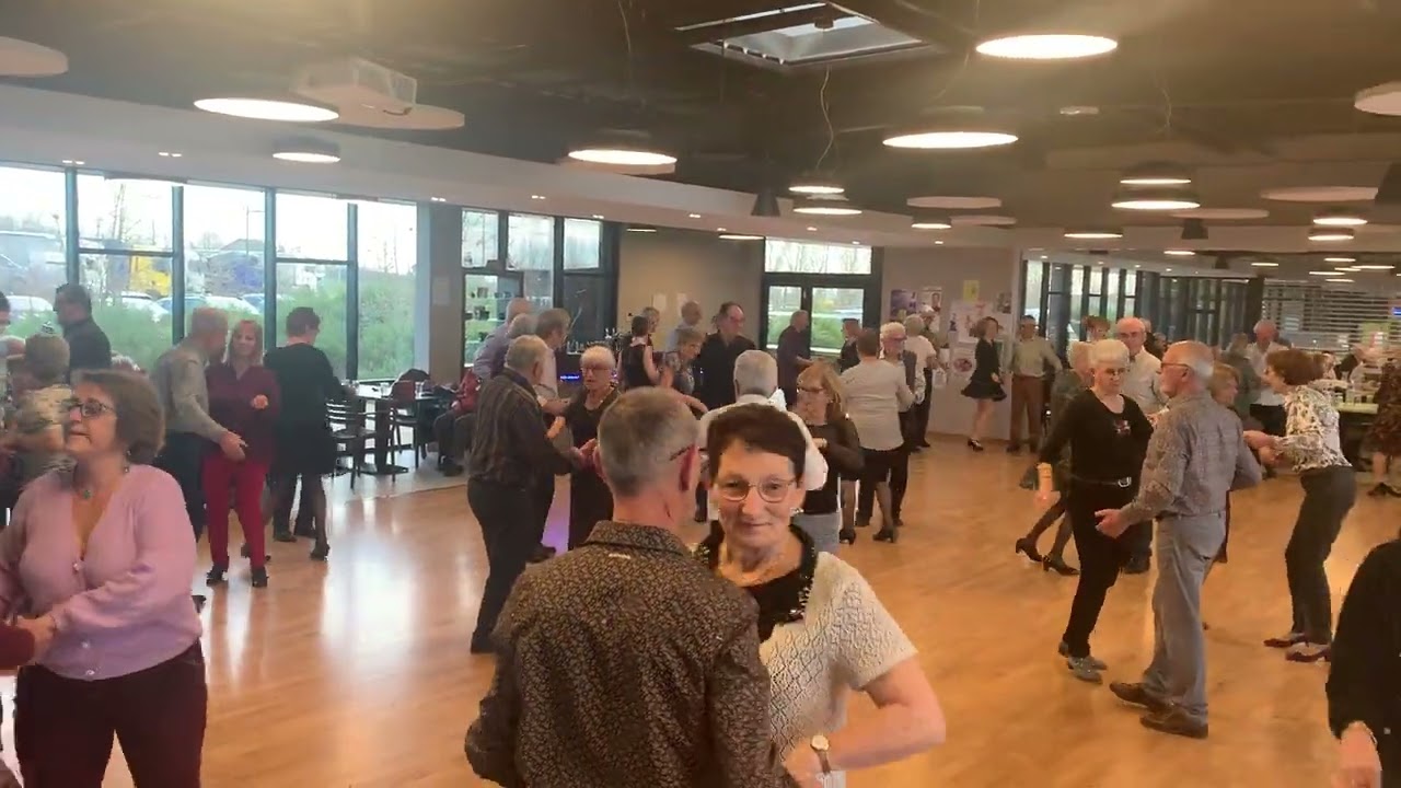 Valse des roses dansée à la Croix de Mille 81