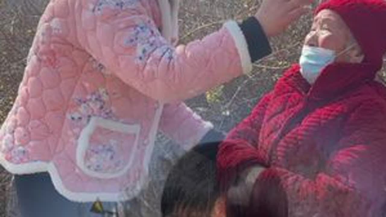 陪伴是最长情的告白，愿天下父母都有一个幸福的晚年，好好珍惜身边的人，不要让思念成为永远的遗憾   #记录我的农村生活 #爱的陪伴 #多陪陪老人 #愿天下老人老有所依老有所养