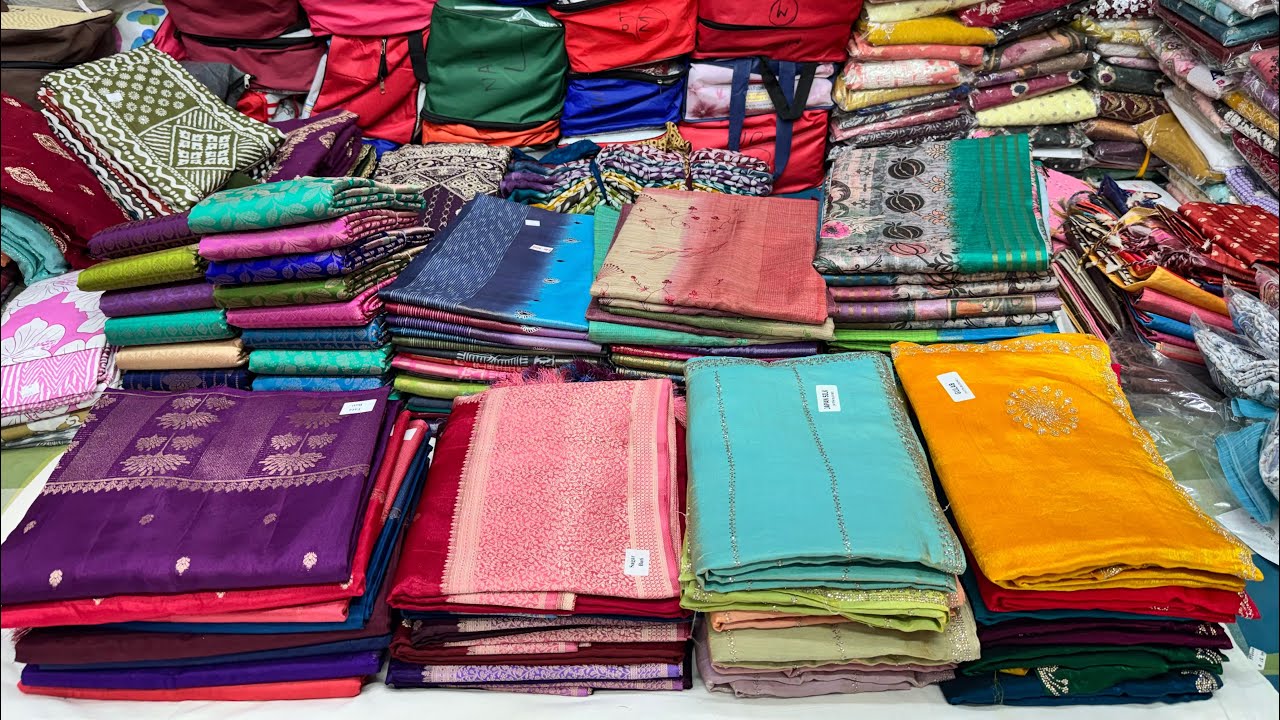 Подарки и ткани для платьев к празднику Угади. Цена: 195 рупий. Доставка курьером из Чикпета, Бан...