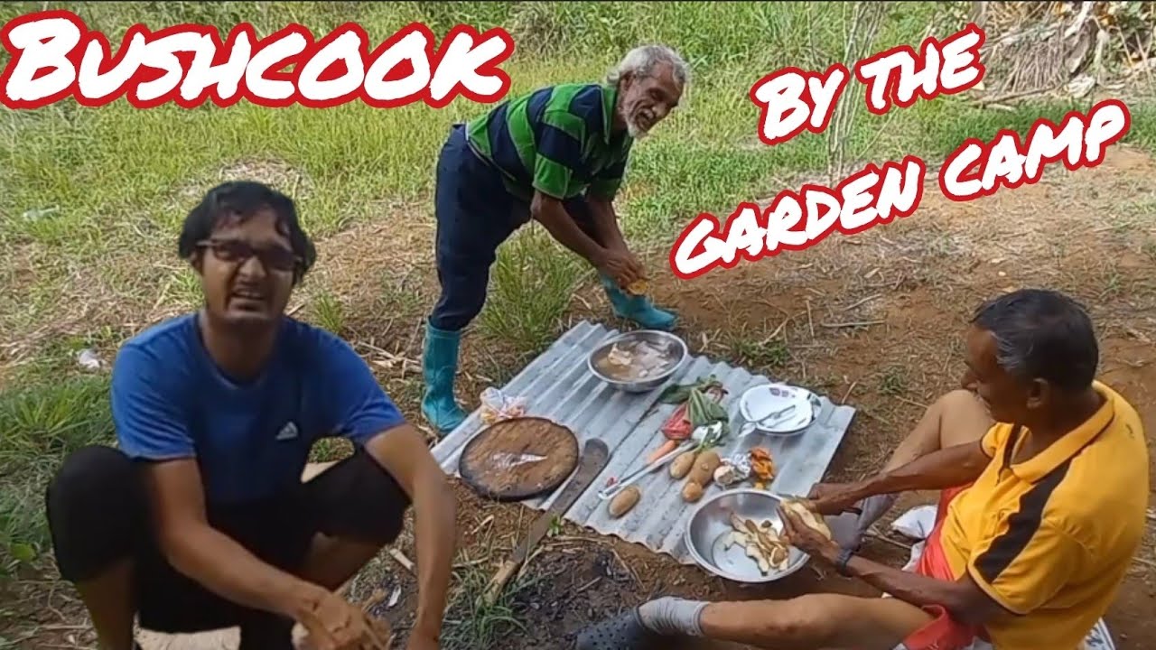 Cooking by the bushcamp. 