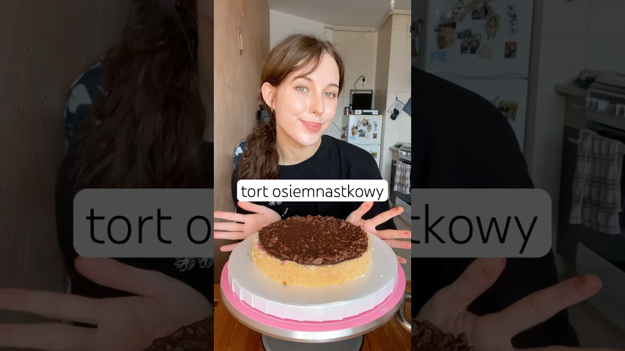 Klasyczne połączenie smak&oacute;w🩷 #kinderbueno #tort #cakeshorts
