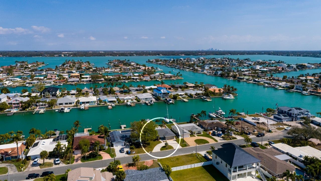 11775 4th St E, Treasure Island, FL