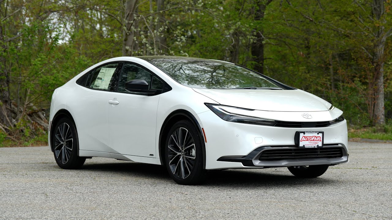 2025 Toyota Prius Limited Review - A BETTER Choice Over The Toyota Camry?