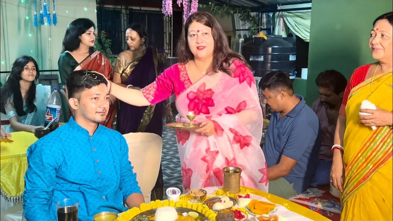 বাড়ির আইবুড়ো ছেলেটার আজ বাড়িতে শেষ ভাত খাওয়া,এরপর বউ আনলে তবে ভাত পাবে..মেয়েরা পড়ল মেহেন্দি