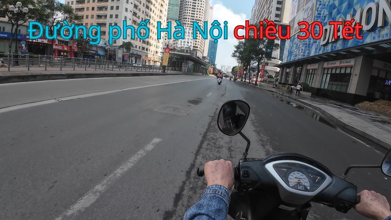 Đường phố Hà Nội chiều 30 Tết