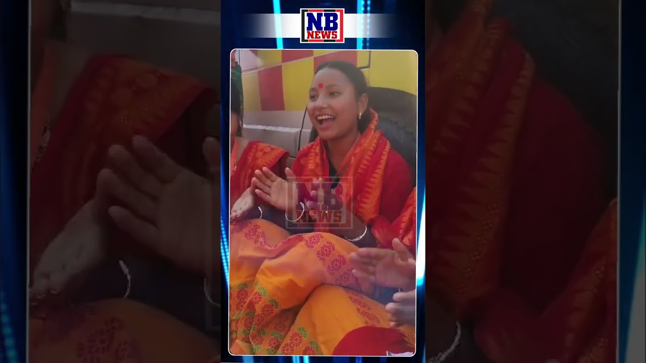 আনন্দত আত্মহাৰা বাগুৰুম্বা শিল্পী।