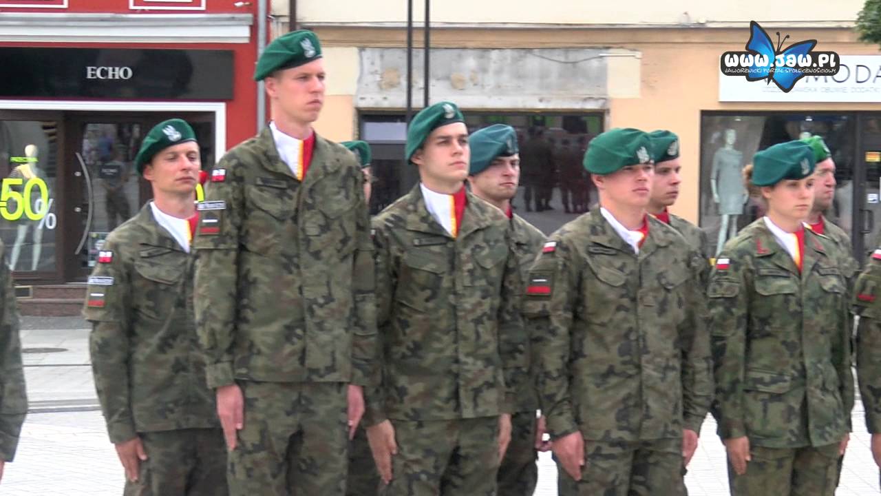 Obchody Święta Wojska Polskiego na jaworznickim rynku