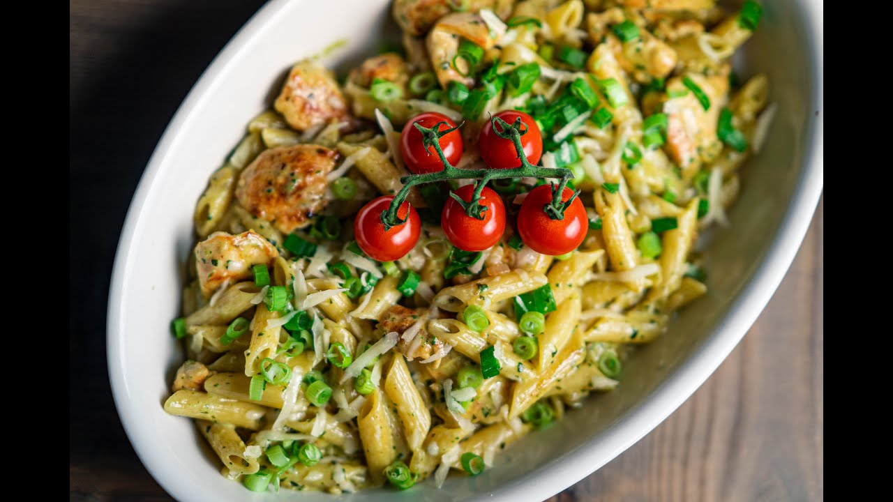 Kip met pasta en pesto
