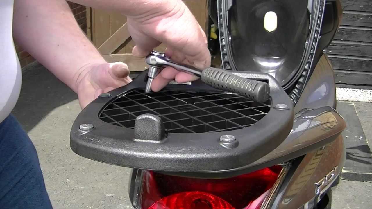 Установка кофра Givi на Honda PCX125