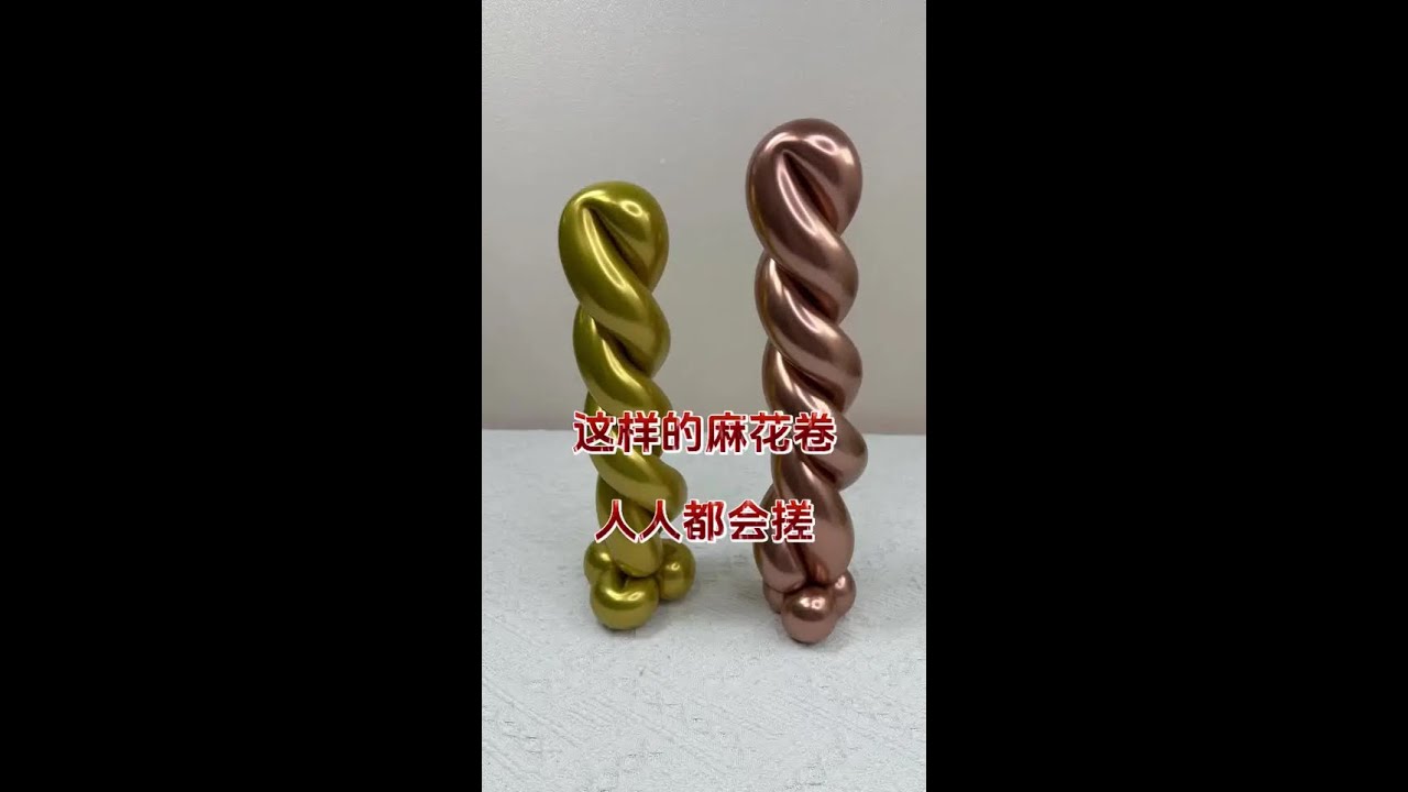Balloon twisted into pretzel and unicorn horn. Go home for Spring Festival.