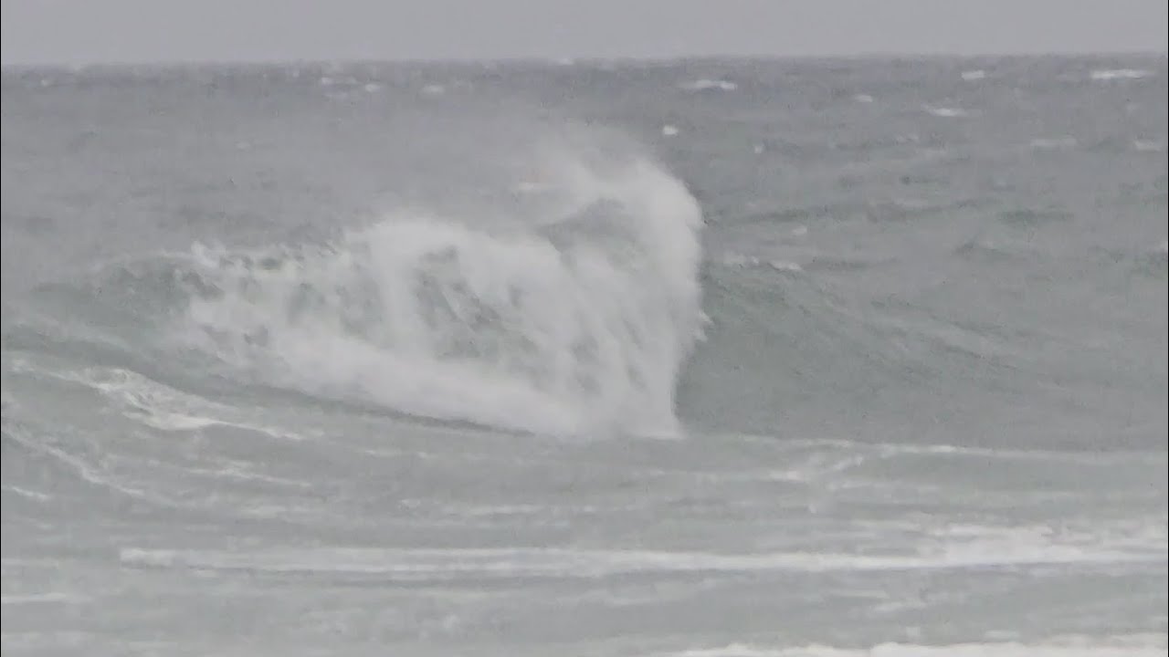 25 Knot Downwind with Decent Swell and Surf with Jacqui Boyd in the Carbonology Boost X Double